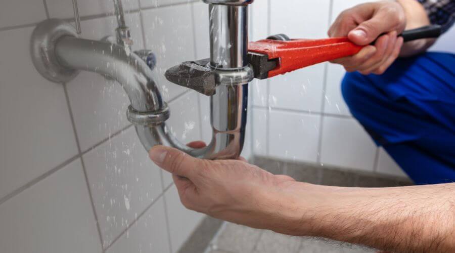 Expert burst pipe repair services in Fort Branch, IN